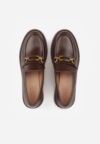 Born2be - Brązowe Klasyczne Mokasyny VICES z Elegancką Aplikacją i Skórzaną Wkładką Anatope. Okazja: na co dzień, na spotkanie biznesowe, do pracy. Kolor: brązowy. Materiał: skóra. Wzór: aplikacja. Styl: elegancki, klasyczny #4