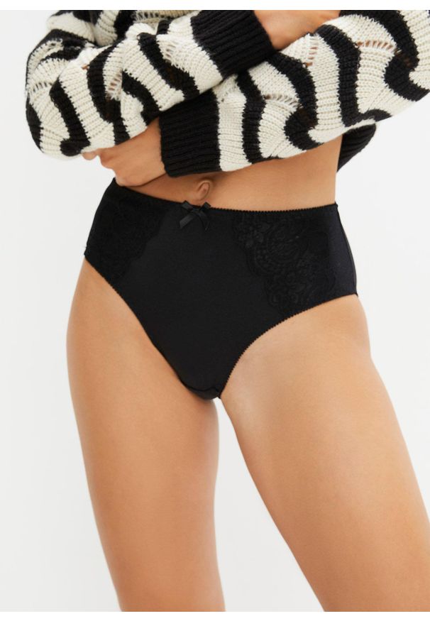 bonprix - Figi maxi (2 pary). Kolor: biały. Materiał: koronka. Wzór: gładki, kwiaty, koronka