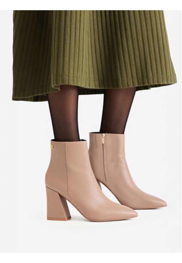 Nine West Botki CEO-AIDA-01 Beżowy. Kolor: beżowy. Materiał: materiał