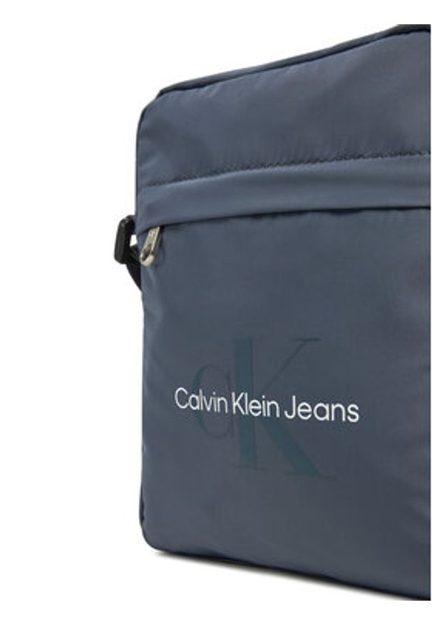 Calvin Klein Jeans Saszetka Sport Essentials Reporter 18 LV04G3000G Granatowy. Kolor: niebieski. Materiał: materiał