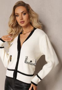 Renee - Jasnobeżowy Wiskozowy Sweter Kardigan z Kontrastową Lamówką i Naszywkami Narjee. Kolor: beżowy. Materiał: wiskoza. Wzór: aplikacja