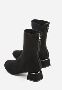 Renee - Czarne Eleganckie Botki VICES Skarpetkowe z Imitacji Zamszu na Klocku z Metalicznym Zdobieniem Rivite. Okazja: na co dzień. Zapięcie: zamek. Kolor: czarny. Materiał: zamsz. Wzór: aplikacja. Obcas: na obcasie. Styl: elegancki. Wysokość obcasa: średni