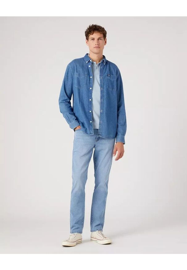 Wrangler - WRANGLER LARSTON MĘSKIE SPODNIE JEANSOWE JEANSY THE GRINGO W18S84Z95 112330753. Okazja: na co dzień, do pracy. Długość: krótkie. Sezon: lato. Styl: elegancki, klasyczny, casual