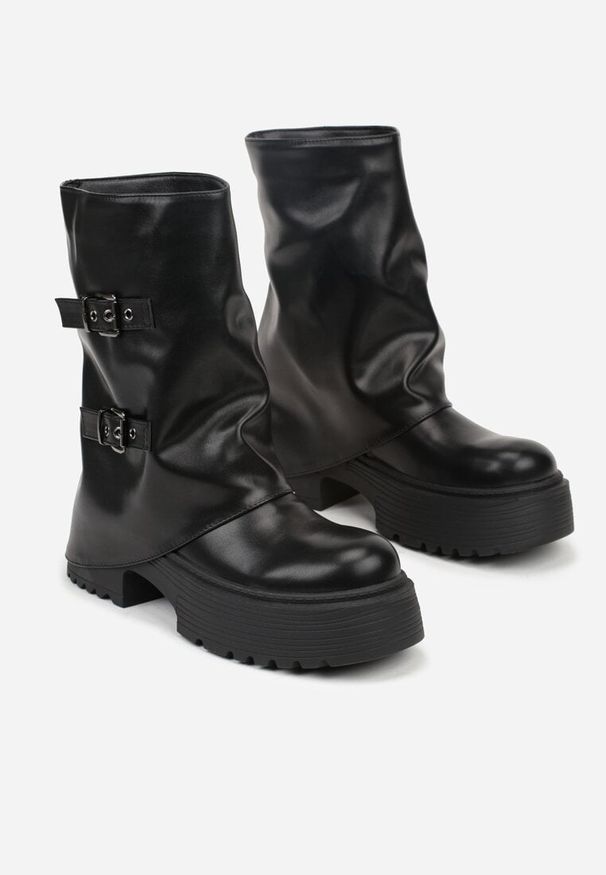 Born2be - Czarne Botki Biker VICES z Cholewką Imitującą Nogawkę z Klamrami Reiladia. Okazja: na co dzień. Zapięcie: klamry. Kolor: czarny. Materiał: jeans. Szerokość cholewki: normalna. Styl: casual