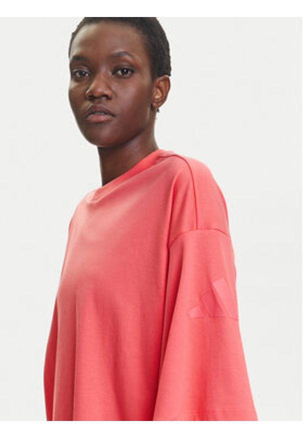 Adidas - adidas T-Shirt ALL SZN Soft Lux KD9769 Koralowy Loose Fit. Kolor: pomarańczowy. Materiał: bawełna