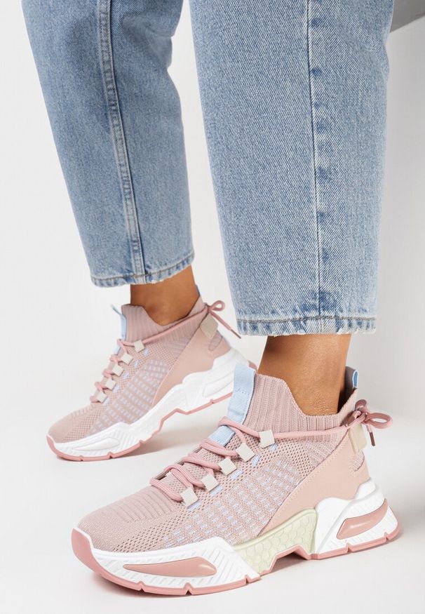 Born2be - Różowe Sneakersy ze Skarpetkową Cholewką i Grubą Podeszwą Lekkra. Okazja: na co dzień. Kolor: różowy. Szerokość cholewki: normalna. Sport: fitness
