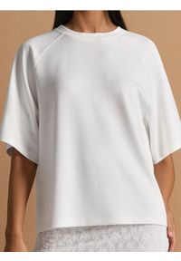 Sinsay - Bluza z domieszką wiskozy - kremowy. Kolor: kremowy. Materiał: wiskoza