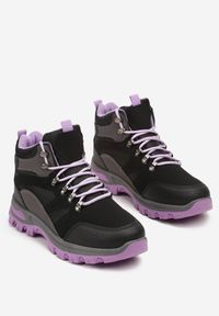 Renee - Czarno-Fioletowe Buty Trekkingowe Trapery Vices z Geometrycznym Wzorem Norrive. Okazja: na co dzień. Kolor: czarny. Materiał: skóra. Wzór: geometria. Styl: casual #5
