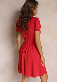 Renee - Czerwona Sukienka Agamia. Kolor: czerwony. Materiał: dzianina. Długość rękawa: krótki rękaw. Typ sukienki: kopertowe. Długość: mini #2
