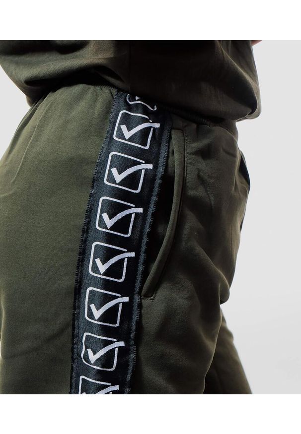 Givova Bermuda Terry Band szorty męskie 2XL. Kolor: zielony. Długość: krótkie. Sezon: lato