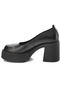 Czarne Półbuty Karino Modne Obuwie Damskie Na Wysokim Obcasie. Okazja: na co dzień. Kolor: czarny. Materiał: skóra. Wzór: grochy. Obcas: na obcasie. Styl: casual, elegancki. Wysokość obcasa: wysoki #4