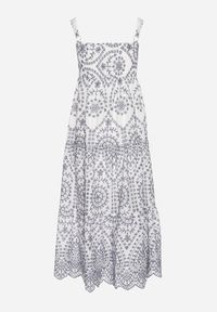 Born2be - Granatowo-Biała Bawełniana Sukienka Ozdobiona Haftem Sadonique. Okazja: na co dzień. Kolor: niebieski. Materiał: bawełna. Długość rękawa: na ramiączkach. Wzór: haft, aplikacja. Styl: casual, elegancki #3