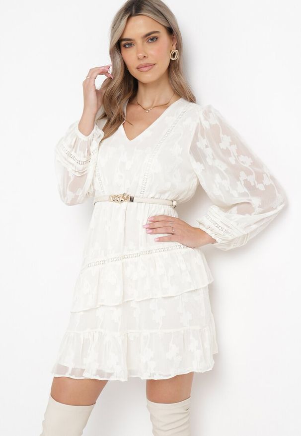 Born2be - Jasnobeżowa Sukienka Boho z Gumką w Pasie i Błyszczącą Nitką Gavissa. Kolor: beżowy. Styl: boho