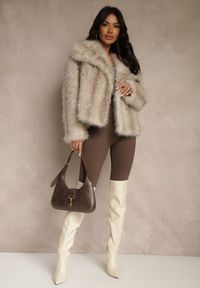 Renee - Beżowa Kurtka Futerko Ozdobione Cieniowanym Motywem Monideva. Kolor: beżowy. Materiał: futro. Wzór: aplikacja. Sezon: wiosna. Styl: elegancki #2