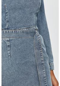 Answear Lab - Sukienka jeansowa. Okazja: na co dzień. Kolor: niebieski. Materiał: jeans. Długość rękawa: długi rękaw. Wzór: gładki. Typ sukienki: rozkloszowane, proste. Styl: wakacyjny. Długość: mini #3