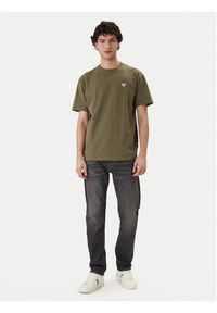 Guess Jeans T-Shirt M4YI46 K8FQ4 Khaki Regular Fit. Kolor: brązowy. Materiał: bawełna #4