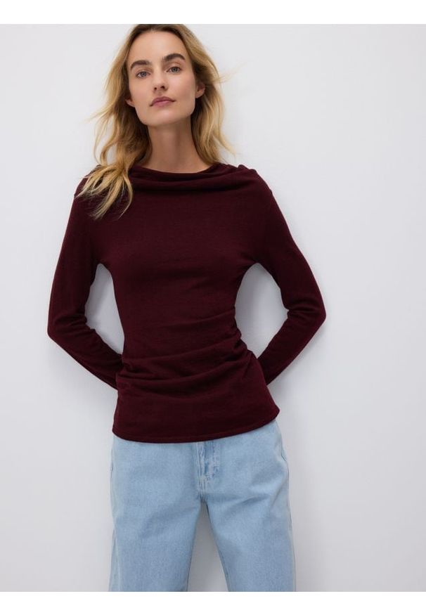 Reserved - Sweter z wełną - mahoniowy. Kolor: brązowy. Materiał: wełna