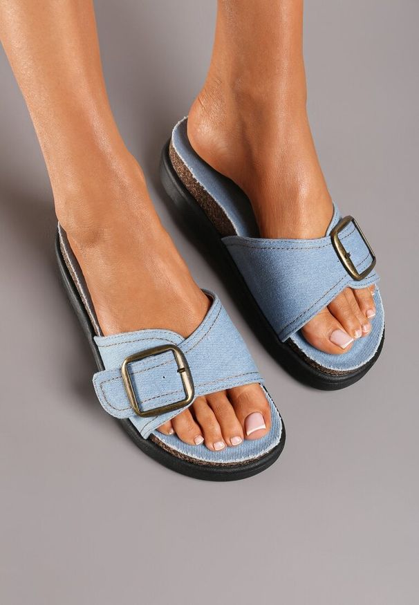 Born2be - Niebieskie Klapki Jeansowe z Paskiem z Metalową Klamrą Gliolia. Okazja: na co dzień. Kolor: niebieski. Materiał: jeans. Obcas: na obcasie. Styl: elegancki, casual. Wysokość obcasa: niski