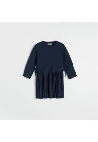 Reserved - Sukienka z plisowanym dołem - Granatowy. Kolor: niebieski #1