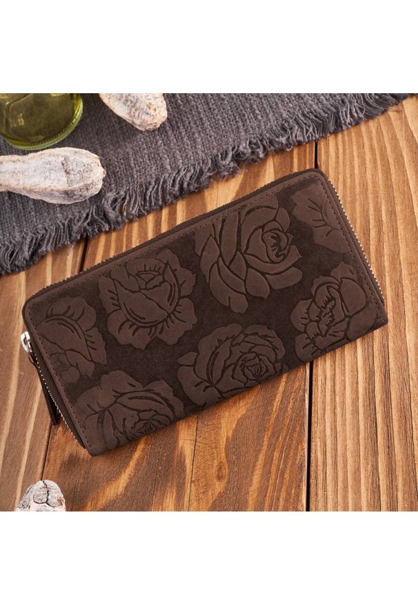 PAOLO PERUZZI - Portfel damski skórzany brązowy w kwiaty RFID Paolo Peruzzi T-115-HBR. Kolor: brązowy. Materiał: skóra. Wzór: kwiaty
