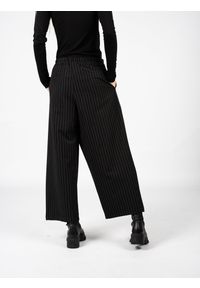 La Haine Inside Us Spodnie "LW516" | A23324R LW516 | Kobieta | Czarny. Okazja: na co dzień. Kolor: czarny. Materiał: poliester, wiskoza, elastan. Styl: casual #6
