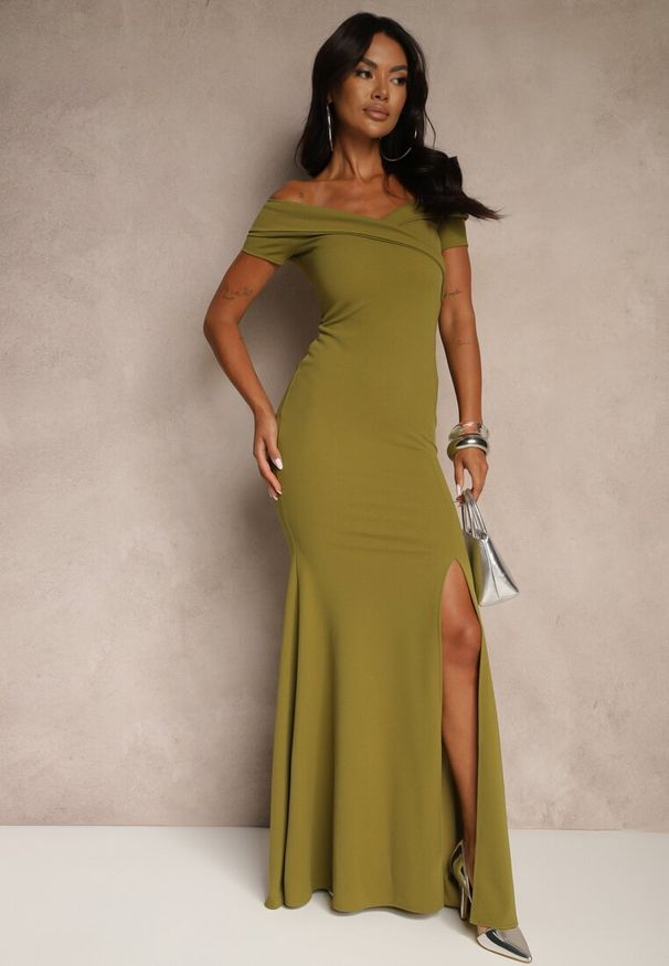 Renee - Jasnozielona Sukienka Koktajlowa Typu Hiszpanka z Rozcięciem na Nogę Hallomea. Typ kołnierza: dekolt hiszpanka. Kolor: zielony. Styl: wizytowy