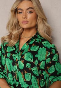 Renee - Zielono-Czarna Rozkloszowana Sukienka z Falbaną na Dole i Wzorem w Abstrakcyjne Róże Renaisse. Okazja: na co dzień. Kolor: zielony. Styl: casual. Długość: maxi