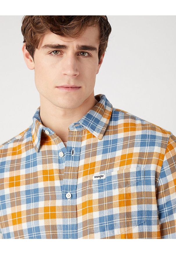 Wrangler - WRANGLER 1 POCKET SHIRT MĘSKA KOSZULA Z DŁUGIM RĘKAWEM W KRATĘ KRATA CAPTAINS BLUE W5A2B384Z. Długość rękawa: długi rękaw. Długość: długie