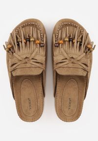 Born2be - Beżowe Klapki VICES Typu Mule z Koralikami Frędzlami i Kokardą Dioleora. Okazja: na co dzień. Kolor: beżowy. Wzór: aplikacja. Styl: casual, elegancki #4
