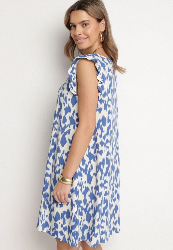 Born2be - Niebieska Sukienka z Bawełny o Rozkloszowanym Kroju z Falbankami Zamiast Rękawów Jenalinea. Okazja: na co dzień. Typ kołnierza: kołnierz z falbankami. Kolor: niebieski. Materiał: bawełna. Typ sukienki: rozkloszowane. Styl: casual, elegancki