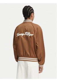 TOMMY HILFIGER - Tommy Hilfiger Kurtka bomber Logo Appliqué WW0WW48618 Brązowy jasny Regular Fit. Kolor: brązowy. Materiał: syntetyk #3