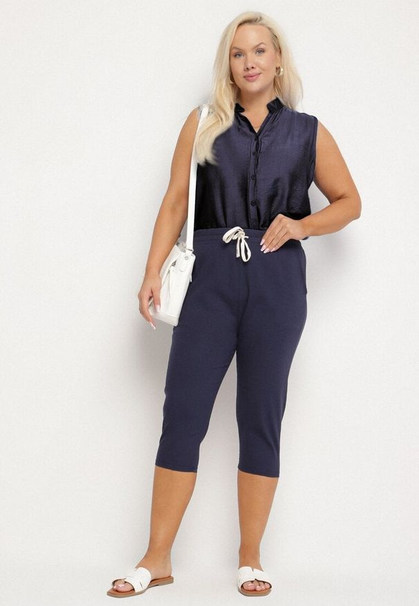 Born2be - Granatowe Spodnie z Bawełny z Wysokim Stanem i Wiązaniem Lirassia. Okazja: na co dzień. Stan: podwyższony. Kolor: niebieski. Materiał: bawełna. Styl: casual