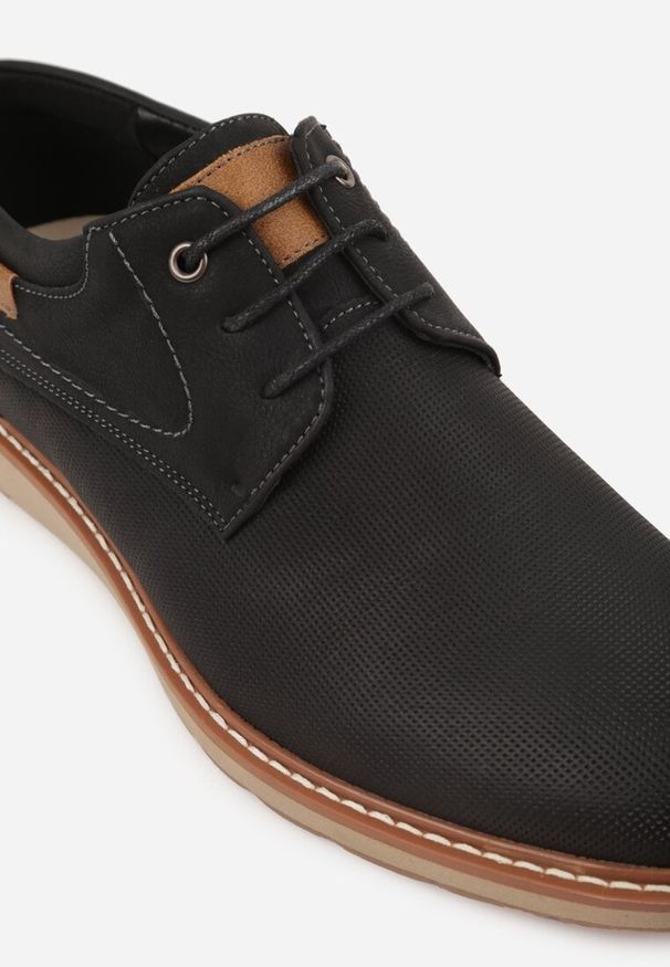 Born2be - Czarne Sznurowane Półbuty Zdobione Drobną Perforacją Dimates. Okazja: na co dzień, na spotkanie biznesowe, do pracy. Kolor: czarny. Materiał: jeans. Wzór: aplikacja. Styl: casual, biznesowy, klasyczny