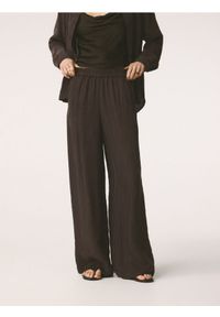 Reserved - Spodnie z cupro - ciemnobrązowy. Kolor: brązowy. Materiał: tkanina #1