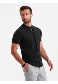 Ombre Clothing - Męska koszula dzianinowa z krótkim rękawem i kolorową stójką – czarna V4 OM-SHSS-0101 - XL. Typ kołnierza: kołnierzyk stójkowy. Kolor: czarny. Materiał: dzianina. Długość rękawa: krótki rękaw. Długość: krótkie. Wzór: kolorowy. Styl: sportowy #3
