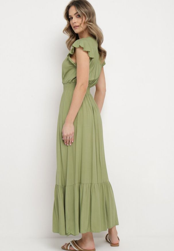 Born2be - Zielona Bawełniana Sukienka Maxi z Kopertową Górą Rozkloszowana Xaliara. Okazja: na wesele, na ślub cywilny, na imprezę. Kolor: zielony. Materiał: bawełna. Sezon: lato. Typ sukienki: kopertowe. Długość: maxi