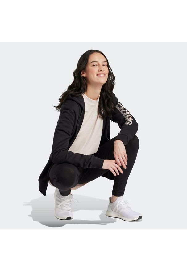 Adidas - Bluza na zamek damska ADIDAS Gym & Pilates. Kolor: czarny. Materiał: bawełna, materiał. Sport: joga i pilates