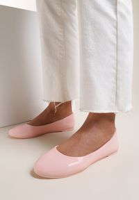 Renee - Różowe Balerinki Nysaxise. Nosek buta: okrągły. Kolor: różowy. Materiał: lakier. Wzór: jednolity. Obcas: na płaskiej podeszwie #6