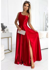Numoco - Czerwona Długa Sukienka Asymetryczna na Jedno Ramię. Kolor: czerwony. Materiał: elastan, poliester. Typ sukienki: asymetryczne. Długość: maxi