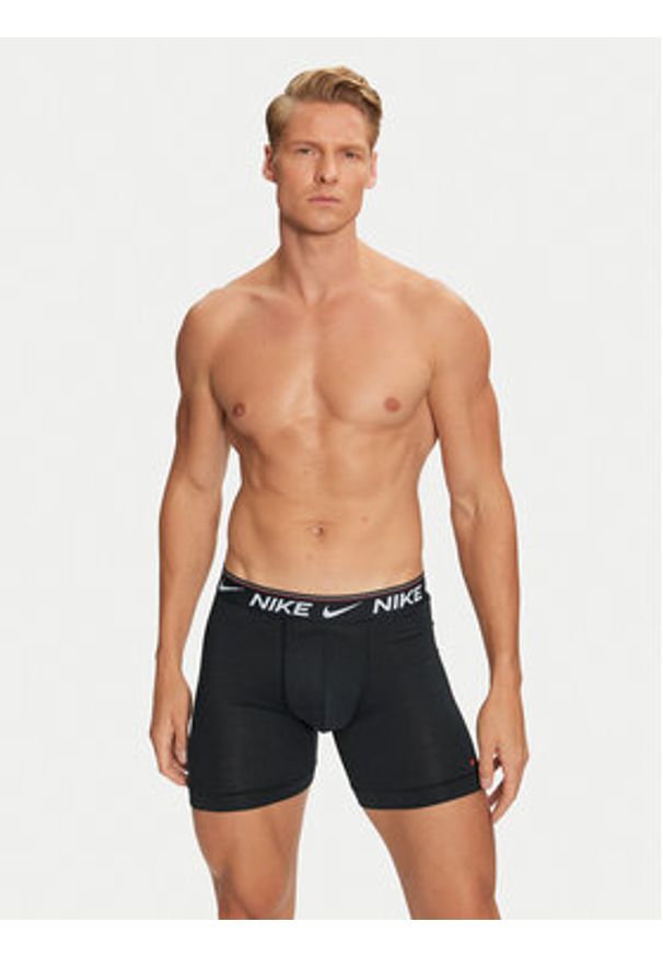 Nike Komplet 3 par bokserek Boxer 000PKE1257 Kolorowy. Materiał: syntetyk. Wzór: kolorowy
