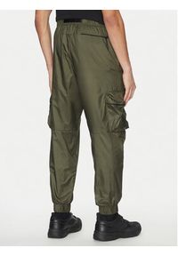 Nike Spodnie dresowe FB7911 Khaki Regular Fit. Kolor: brązowy. Materiał: syntetyk #3