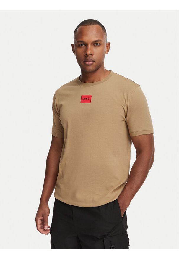 Hugo - HUGO T-Shirt Diragolino212 50447978 Beżowy Regular Fit. Kolor: beżowy. Materiał: bawełna