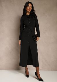 Renee - Czarna Koszulowa Sukienka z Wiskozą Ozdobiona Paskiem i Guzikami Vetionna. Okazja: na co dzień, na imprezę. Kolor: czarny. Materiał: wiskoza. Wzór: aplikacja. Typ sukienki: koszulowe. Styl: casual, elegancki. Długość: midi #1