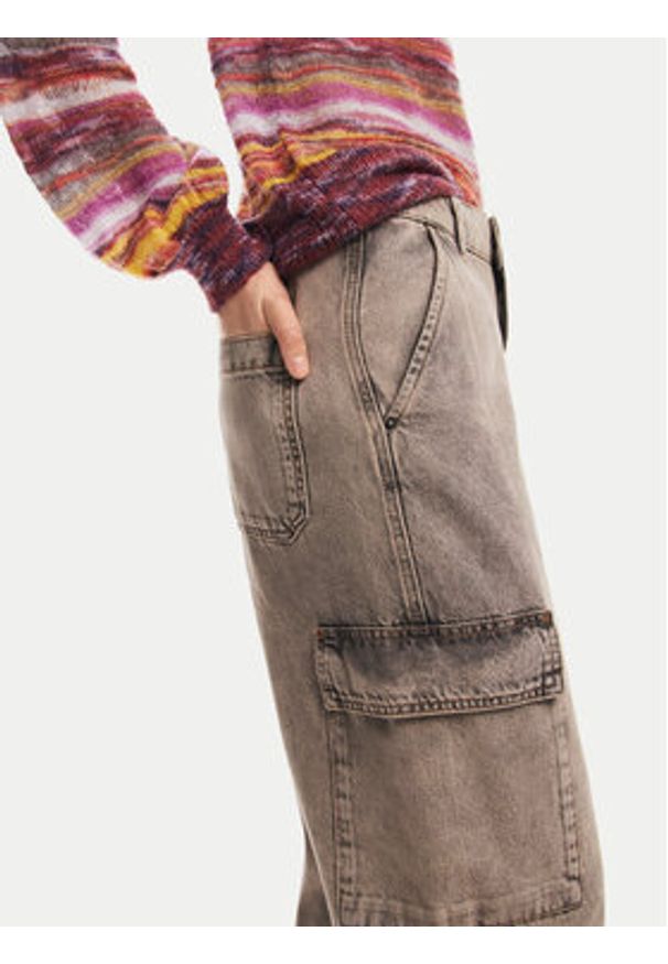 Desigual Jeansy Casandr 24WWDD96 Szary Straight Fit. Kolor: szary