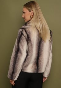 Born2be - Beżowa Jednorzędowa Kurtka Futerko o Krótkim Kroju Lonella. Okazja: na sylwestra, na co dzień, na spacer. Kolor: beżowy. Materiał: futro. Długość: krótkie. Styl: casual, elegancki #7