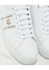 Philipp Plein - PHILIPP PLEIN - Białe sneakersy z ćwiekami. Nosek buta: okrągły. Zapięcie: sznurówki. Kolor: biały. Materiał: guma. Szerokość cholewki: normalna #7