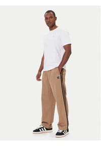 Adidas - adidas Spodnie dresowe adicolor Firebird JY1419 Beżowy Baggy Fit. Kolor: beżowy. Materiał: syntetyk, bawełna #5