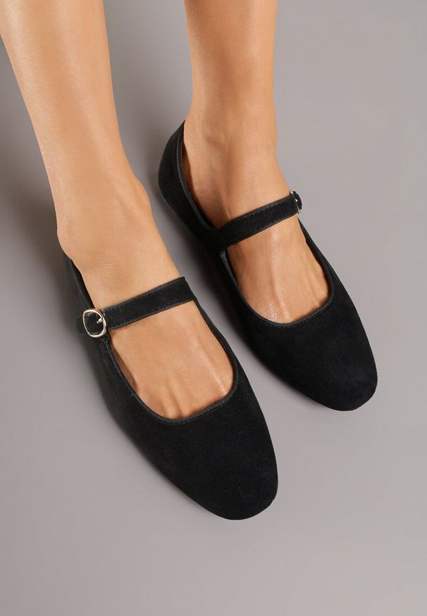 Renee - Czarne Balerinki Vices z Wkładką ze Skóry Naturalnej i Paskiem Nalisare. Okazja: na spotkanie biznesowe, na co dzień, do pracy, na spacer. Zapięcie: pasek. Kolor: czarny. Materiał: skóra. Styl: biznesowy, casual, elegancki