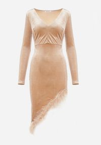 Born2be - Beżowa Sukienka Asymetryczna Welurowa z Piórkami na Dole Dimie. Kolor: beżowy. Materiał: welur. Typ sukienki: asymetryczne #3
