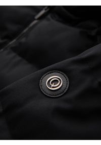 Ombre Clothing - Długa pikowana kurtka męska z kapturem – czarna V1. Okazja: na co dzień. Typ kołnierza: kaptur. Kolor: czarny. Materiał: poliester, materiał. Długość: długie. Wzór: aplikacja. Sezon: zima. Styl: casual, elegancki #6